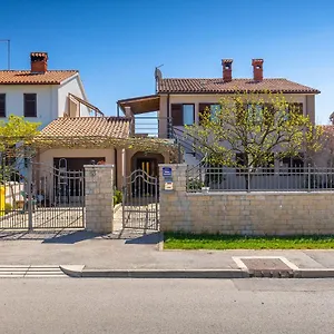 https://apartment-christina.pula-hotels.org